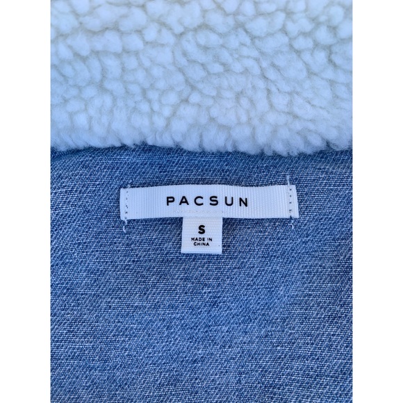 PacSun Faux Fur Sherpa Collar Cropped Denim Trucker Jacket NWT Small - Picture 5 of 6